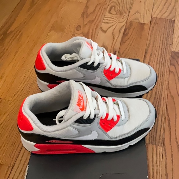 Nike Air Max 90 iD Women's Shoe - Picture 4 of 4